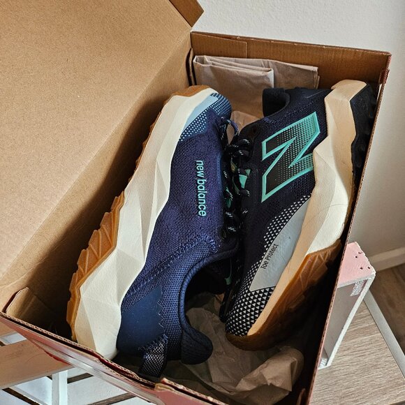 New! New Balance DynaSoft v6 trail run shoe, womens size 8 - Picture 3 of 7